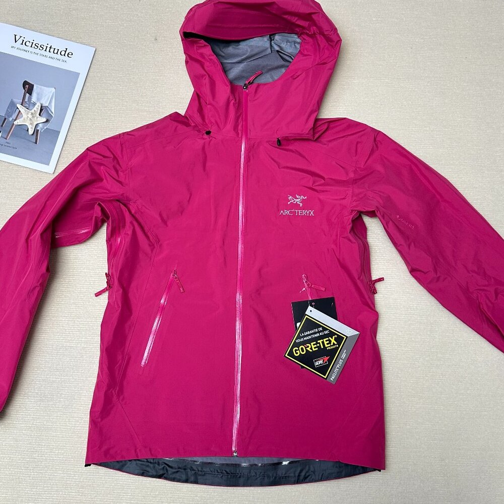 Arc'teryx Beta LT Hooded Hardshell Jacket, Size M